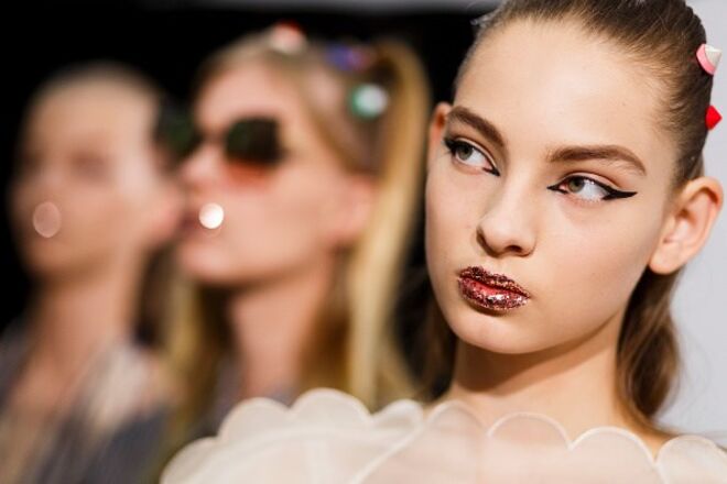 Conto de fadas - Bastidores do desfile Fendi 