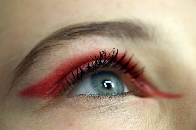 Burned Red - Bastidores do desfile Rebekka Ruetz