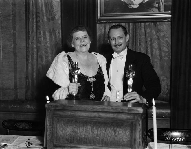1932 | Marie Dressler e Lionel Barrymore com o prémio de melhores atores.