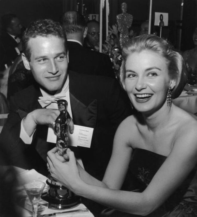 1958 | Joanne Woodward com o prémio de Melhor Atriz e o marido, Paul Newman.
