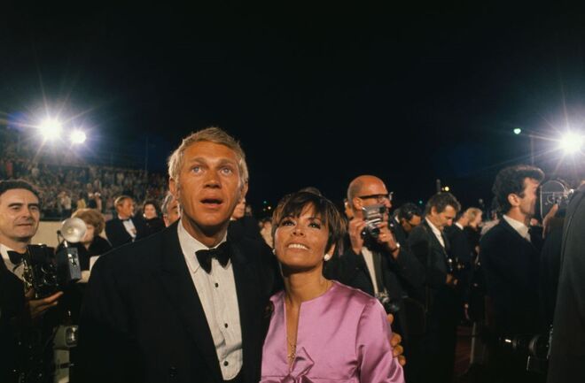 1967 | Steve McQueen nomeado para melhor ator no filme "The Sand Pebbles" com a sua mulher, Neile Adams.