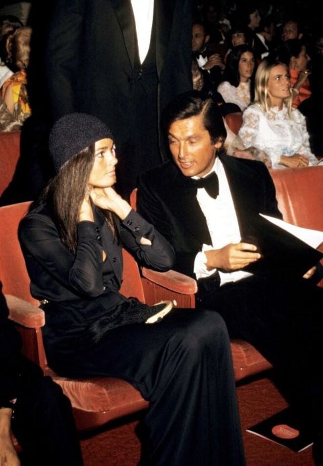 1971 | Melhor atriz nomeada para "Love Story", Ali McGraw senta-se com o produtor do filme, o marido, Robert Evans.