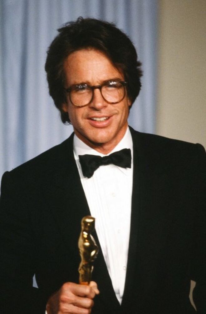 1982 | Warren Beatty, que escreveu, dirigiu e produziu o filme "Reds", ganha o prémio de melhor diretor.