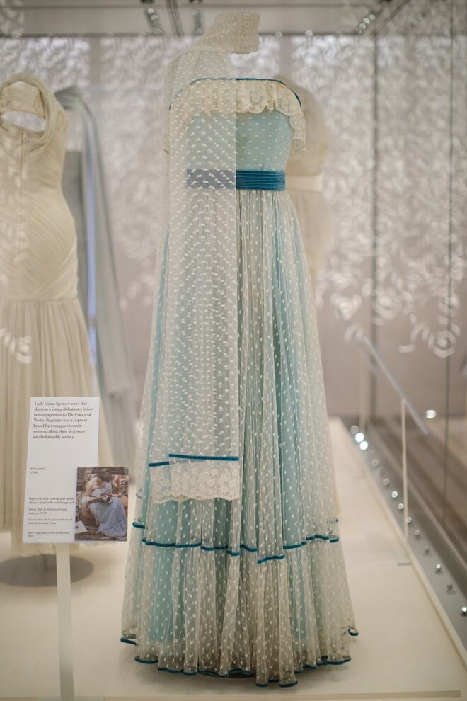 Vestido Regamus usado por Diana num baile em 1979 na Althorp House