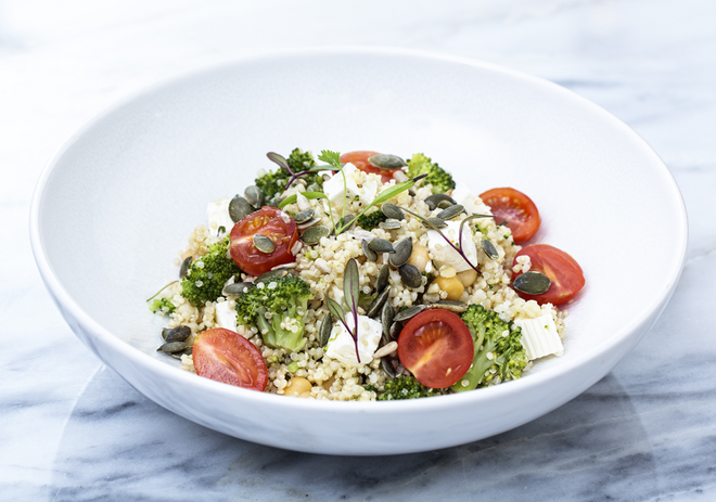 Salada com superalimentos no Delidelux