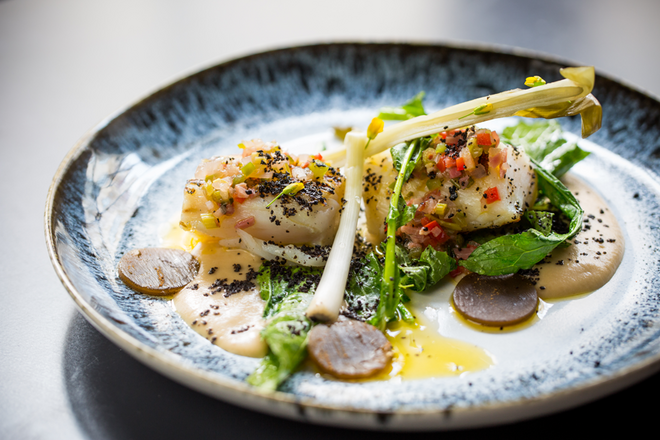 Asiático: Bacalhau, Puré de Beringela, Grelos e Kombu (€19) no Bastardo