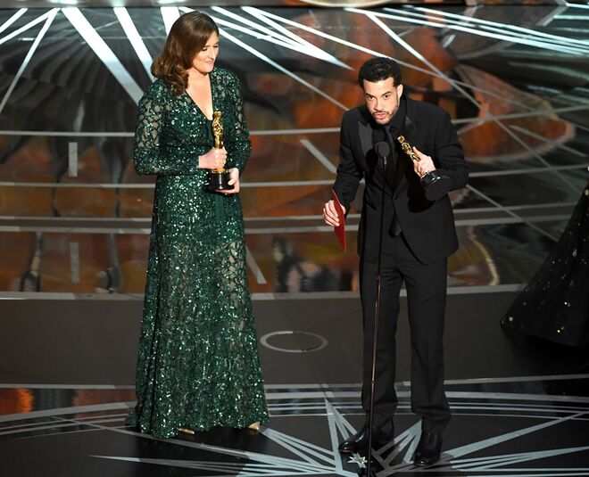 Melhor Documentário: "O.J.: Made in America" | Caroline Waterlow, produtora e Ezra Edelman realizador