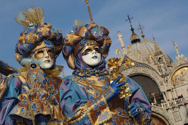 2. | Carnaval de Veneza, Itália