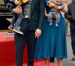 Ryan Reynolds e Blake Lively com as filhas