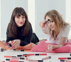 Os segredos de beleza de Lily-Rose Depp e Lucia Pica