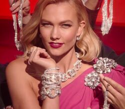 Karlie Kloss para a Swarovski