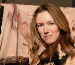 Clare Waight Keller: a primeira mulher diretora criativa da Givenchy