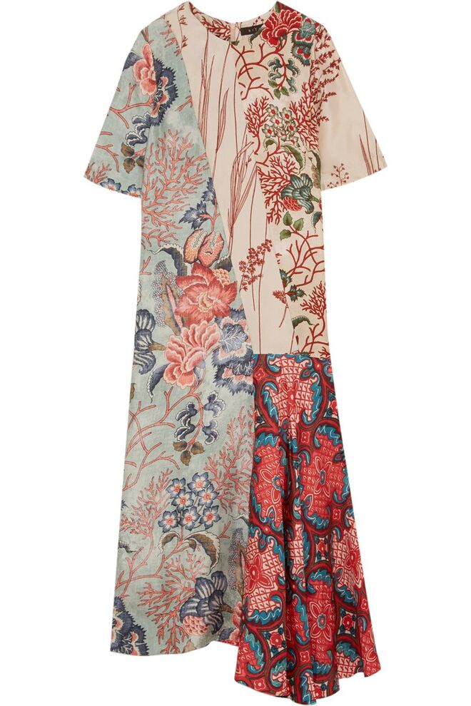 Vestido em seda, €1380, Biyan, em net-a-porter.com 