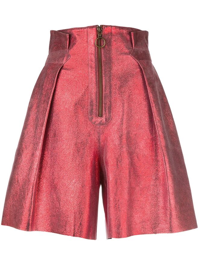 Calções em pele, €595, Philosoply di Lorenzo Serafini 