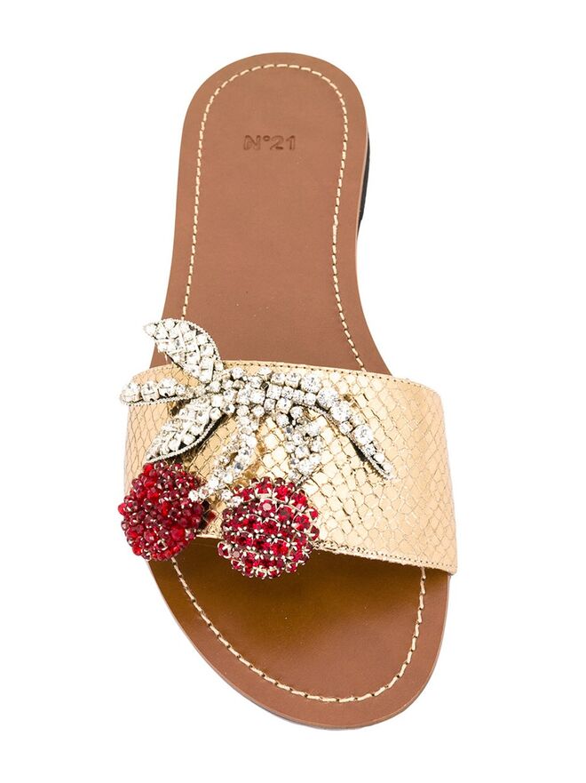 Mules em pele, €438, Nº21, na Stivali 