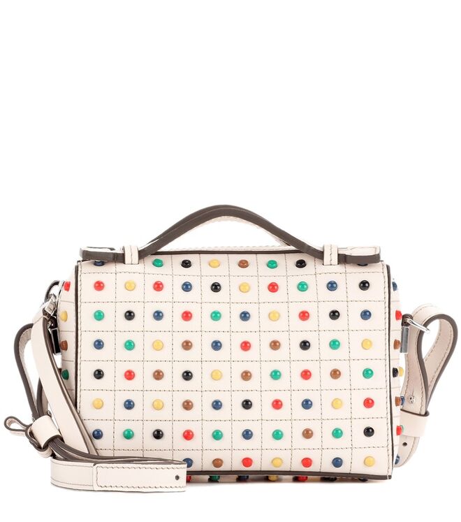 Carteira em pele com aplicações, €1100, Tod’s