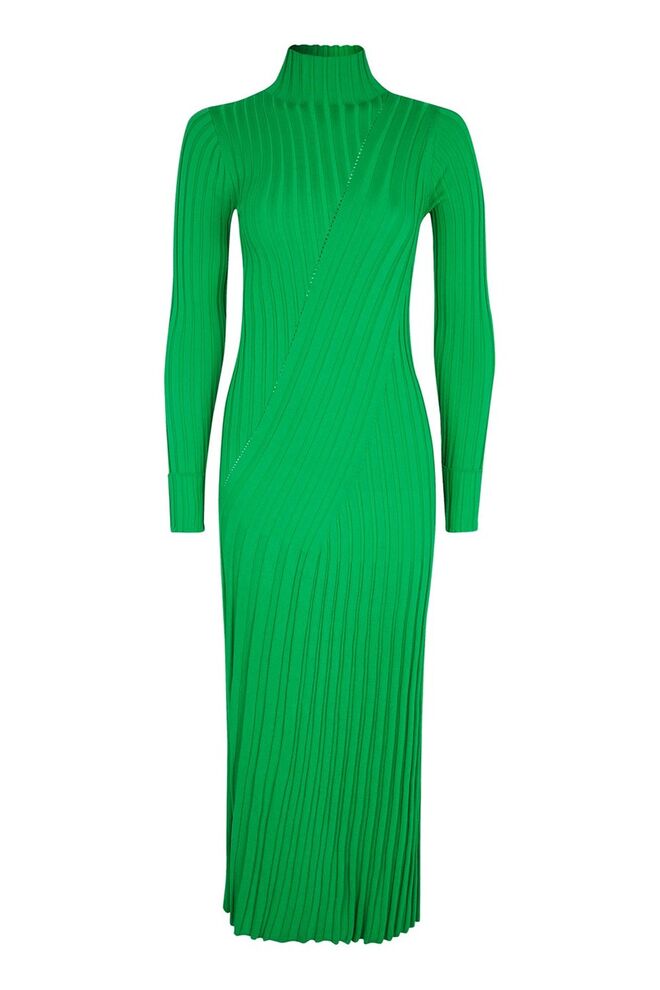 Vestido em viscose e poliamida, €98, Topshop