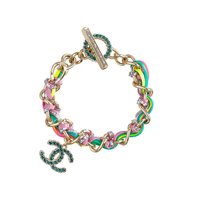 Pulseira em metal, €950, Chanel 