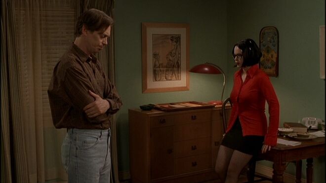 Ghost World – Mundo Fantasma, de Terry Zwigoff | Enid (Thora Birch) sofre de ghosting por parte de um homem mais velho que ela (Steve Buscemi).