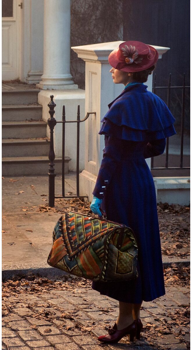 Emily Blunt, como Mary Poppins, em Mary Poppins Returns (dezembro de 2018)