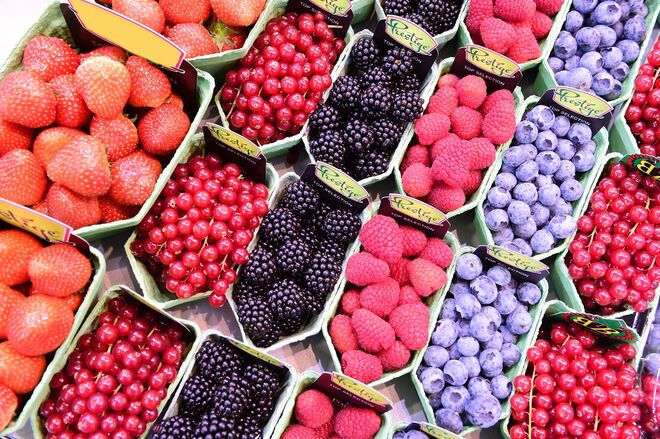 Frutos vermelhos (arandos, mirtilos, framboesas, amoras, romãs)