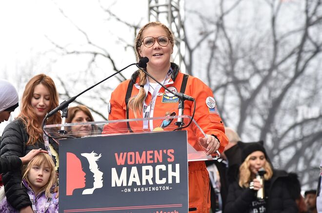 Amy Schumer: A mulher que leva o feminismo até aos homens através do humor.