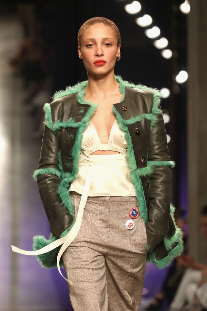 Adwoa Aboah: O nome capaz de tornar o feminismo o movimento mais cool do séc XXI. 