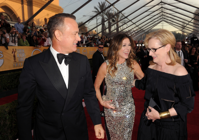 Tom Hanks com a mulher Rita Wilson ao lado de Meryl Streep
