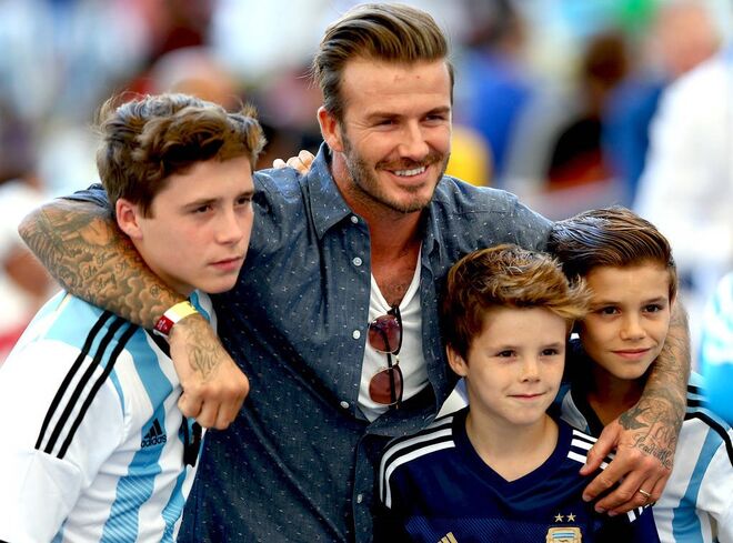 David Beckham com os filhos Brooklyn, Romeo e Cruz