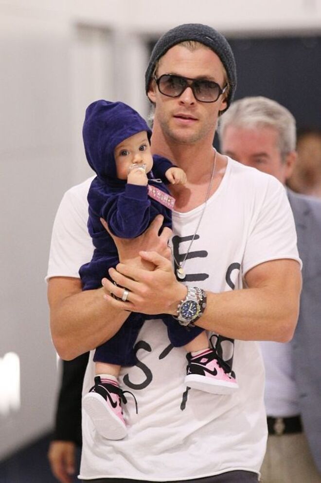 Chris Hemsworth com a filha India Rose