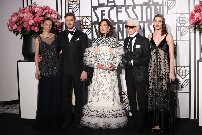 Pierre Casiraghi, Beatrice Casiraghi, Carolina do Mónaco, Karl Lagerfeld  e Charlotte Casiraghi