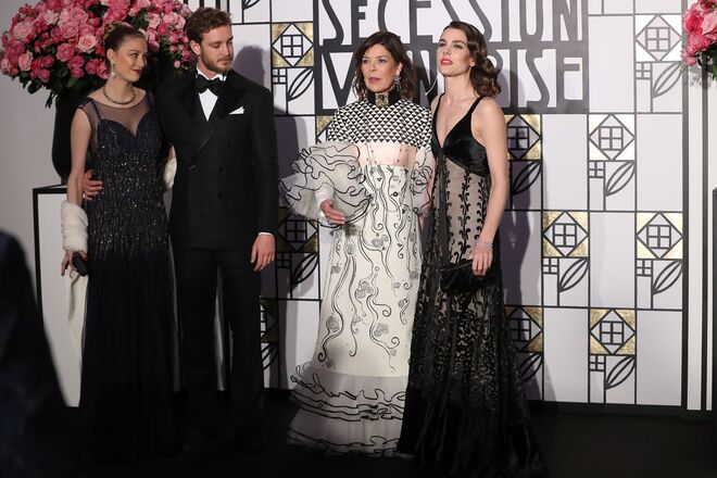 Beatrice e Pierre Casiraghi com Carolina do Mónaco e Charlotte Casiraghi