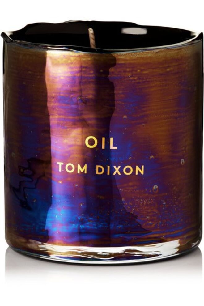 Materialism Oil Candle, €75, Tom Dixon, em www.net-a-porter.com