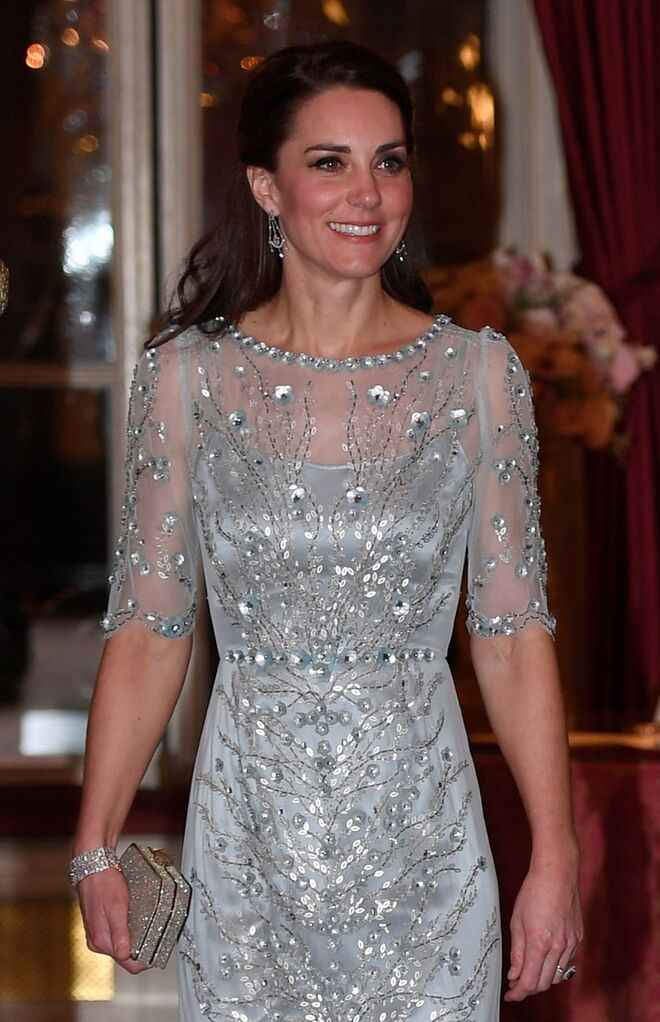 Kate durante o jantar de recepção na embaixada do Reino Unido em Paris.