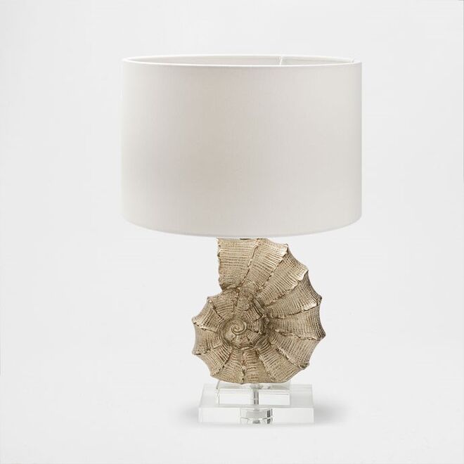 5. Candeeiro com forma de búzio, €99,99 Zara Home