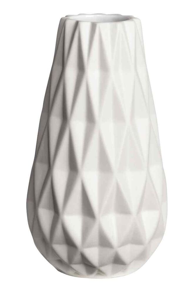 13. Jarra com superfície em relevo, €9,99 H&M