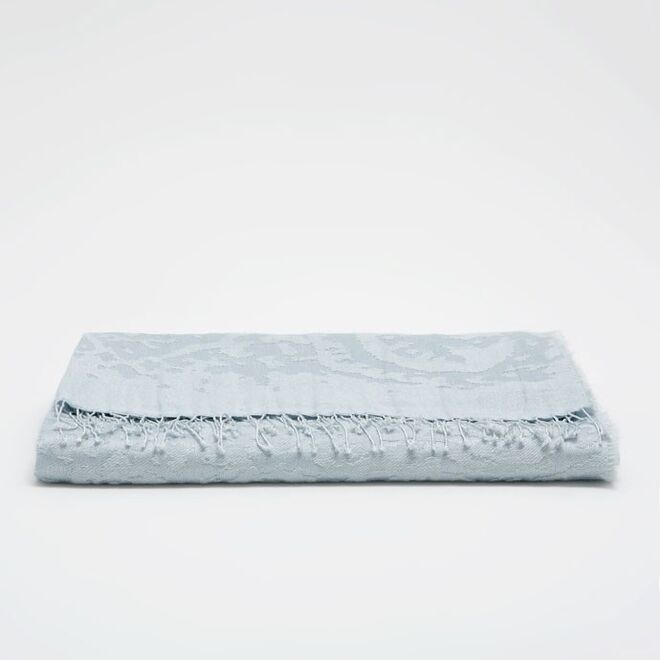 15. Manta Jacquard ornamental, €79,99 Zara Home