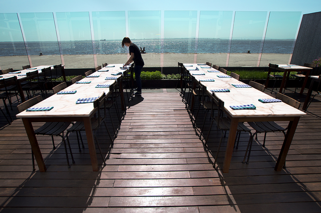 A esplanada do Cais da Pedra