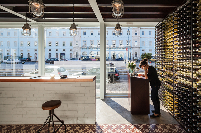 O interior do Cais da Pedra