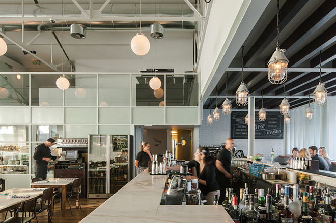 O interior do Cais da Pedra