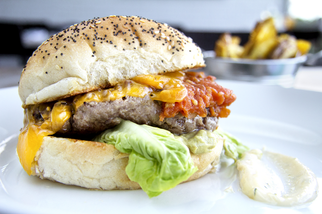 Hamburguer Cais da Pedra, 12,90 euros