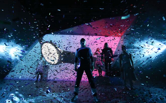 O espetáculo de dança e luzes que revelou a campanha e os novos relógios