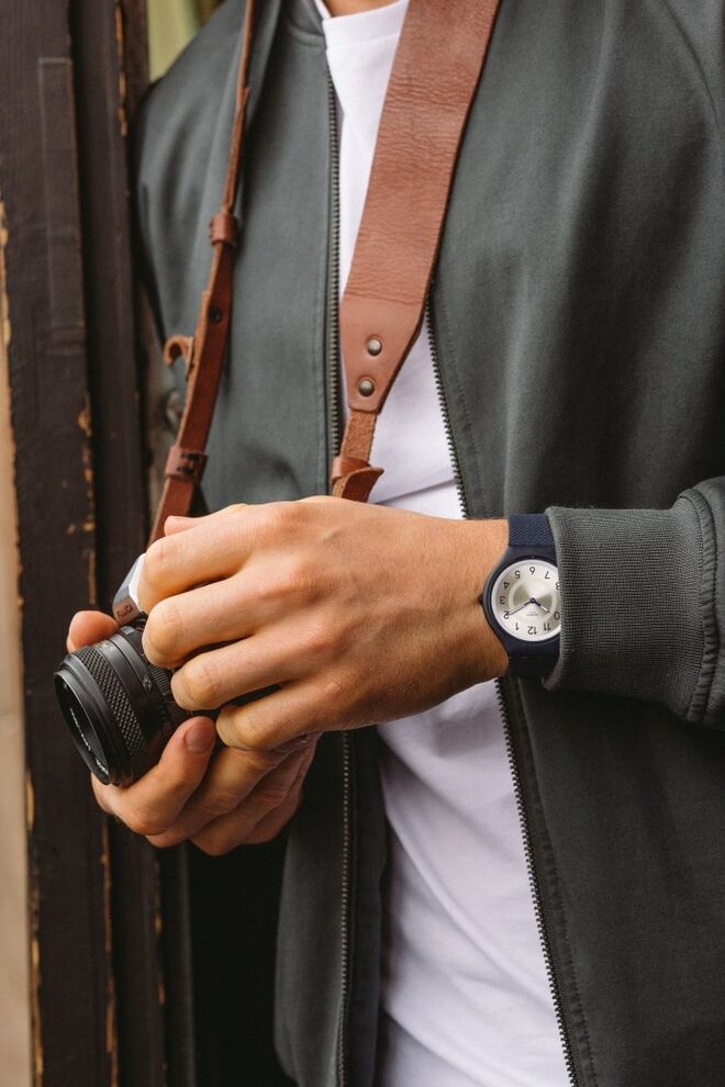 Os novos Swatch Skin, aqui em azul escuro