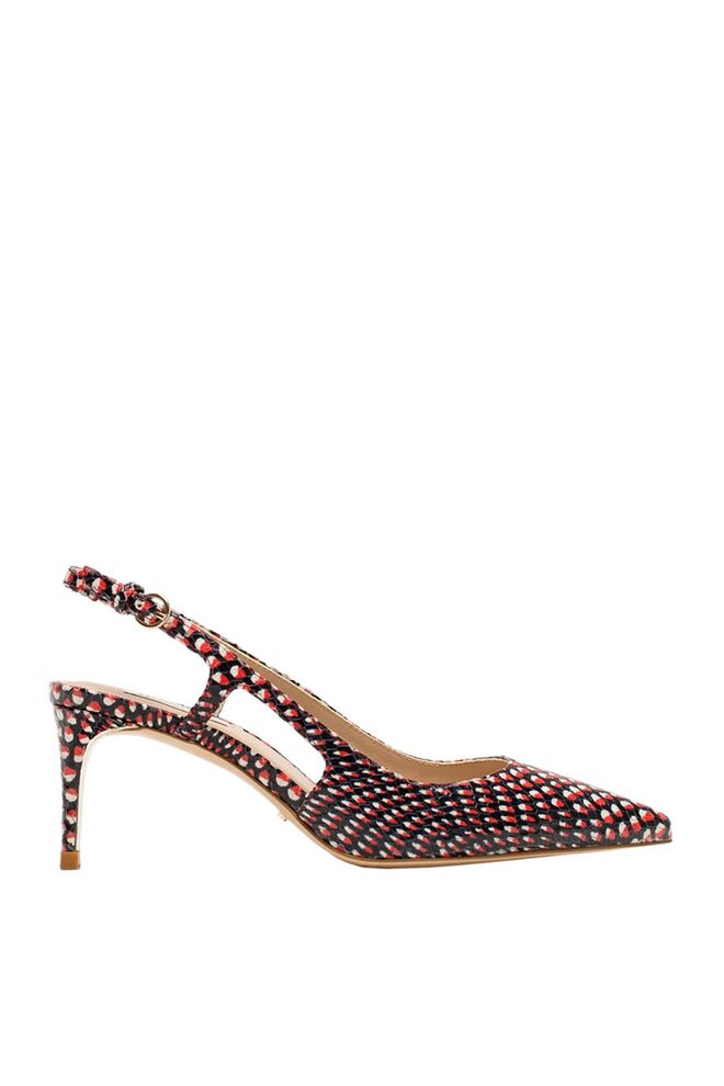 8. Sapatos em pele, €89,95, Massimo Dutti