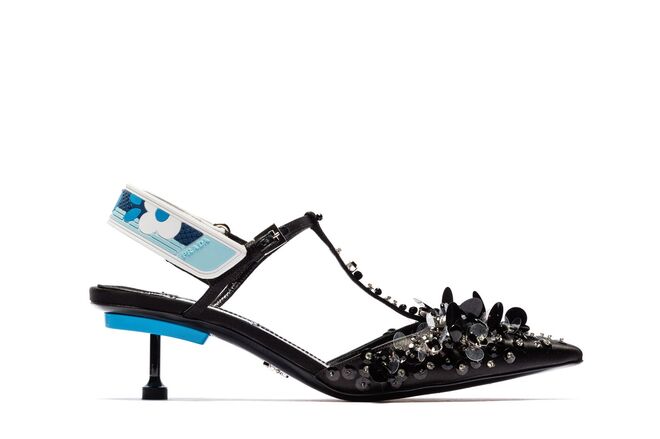 4. Sapatos em pele com missangas, €1250, Prada
