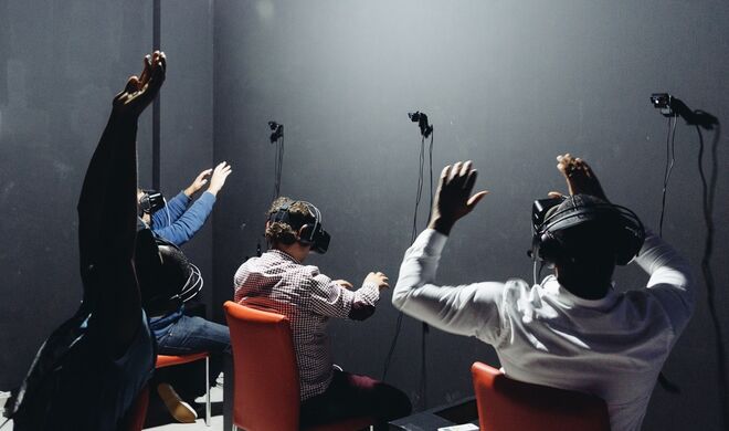 9. Divirta-se com os amigos na Lostroom