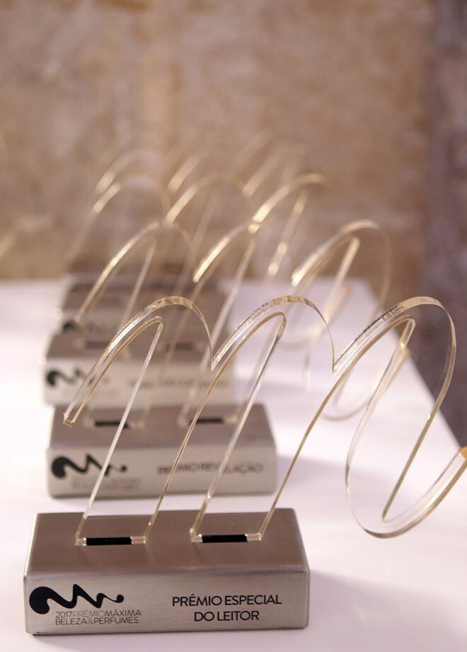 Os troféus do Prémio Máxima Beleza & Perfumes 2017