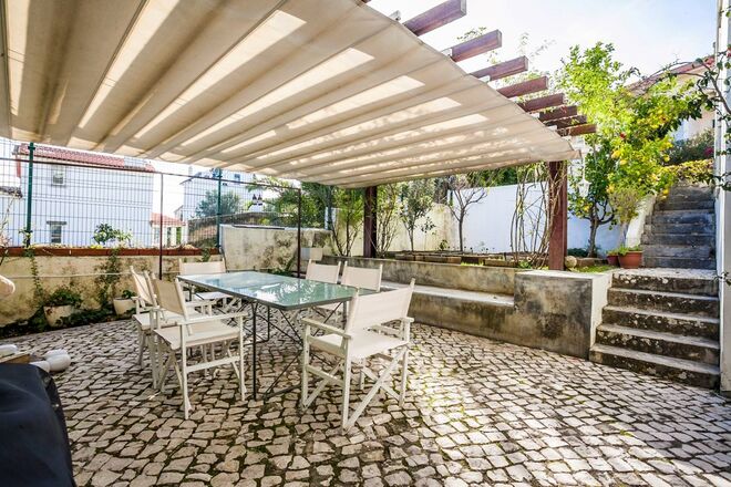  Salty Pelican Beach Hostel & Surf Camp 