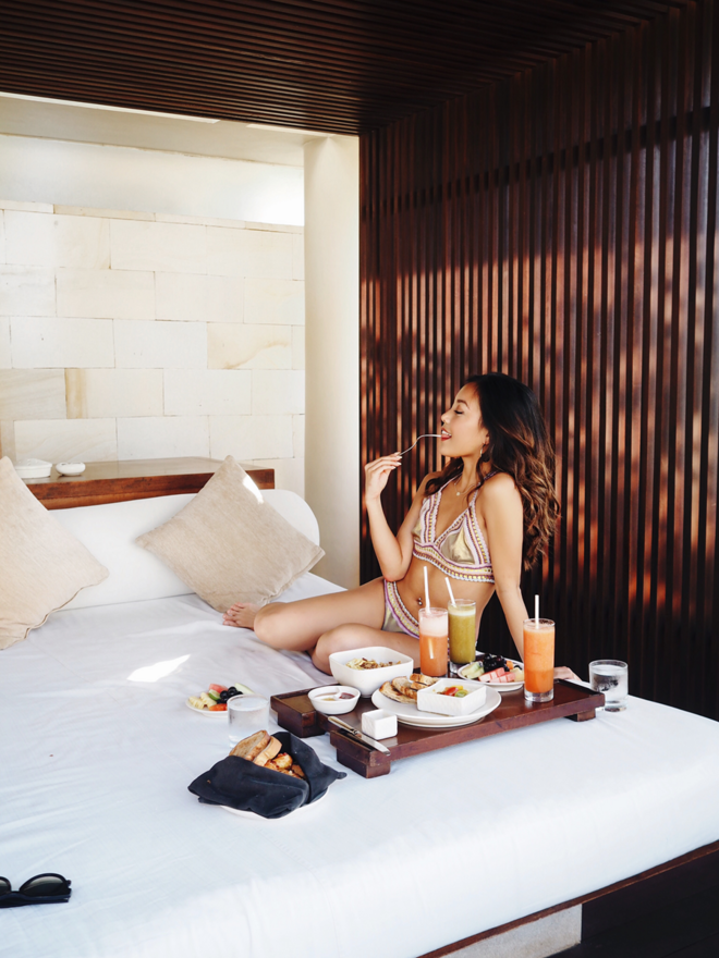 Tomar um pequeno-almoço equilibrado, evitando alimentos frios e muito doces.