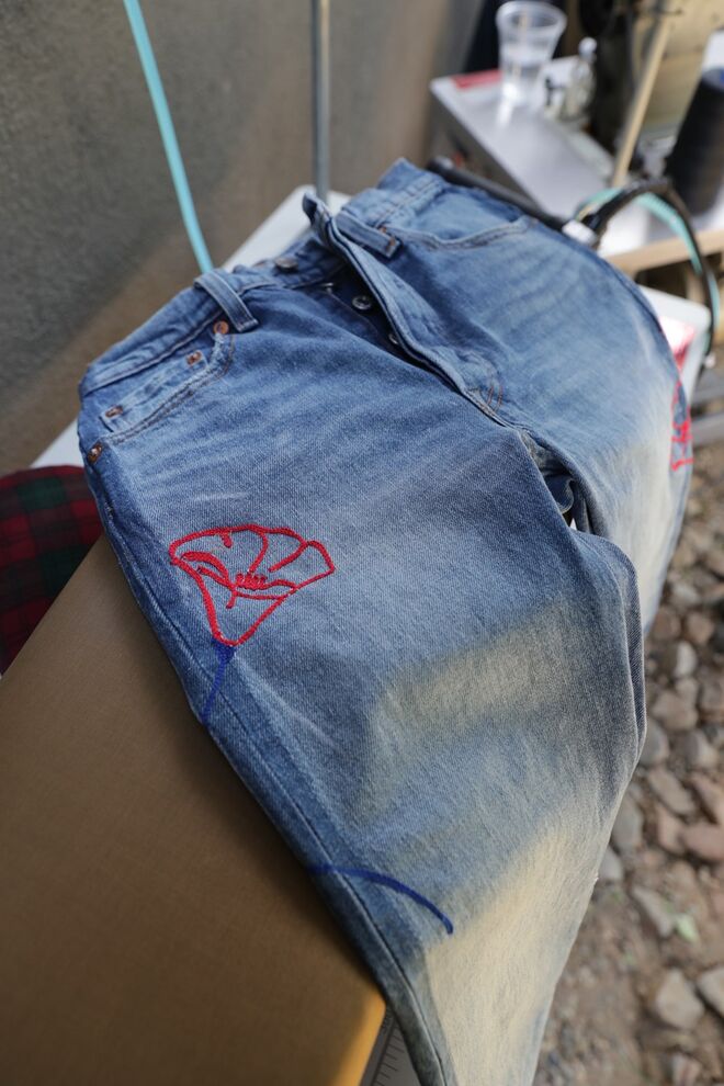 Levi's 501 Skinny Jeans personalizadas para Emily Ratajkowski 